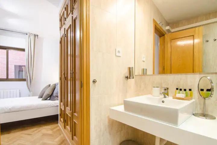 Bright & Spacious- City Center- 2Rooms-2Bathrooms Мадрид Екстериор снимка