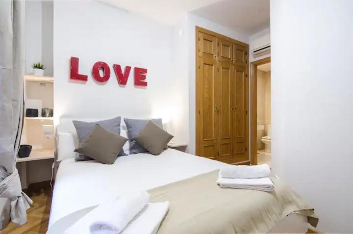 Bright & Spacious- City Center- 2Rooms-2Bathrooms Мадрид Екстериор снимка