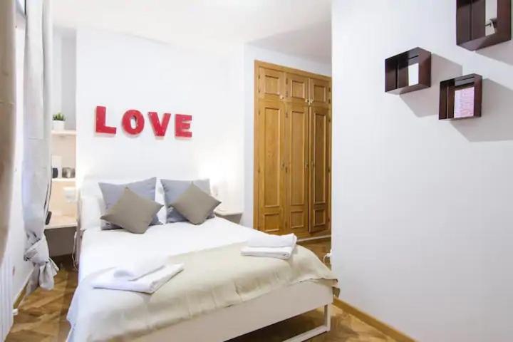Bright & Spacious- City Center- 2Rooms-2Bathrooms Мадрид Екстериор снимка